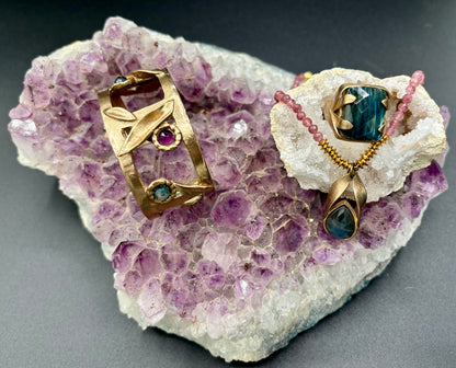 Peddled Pendant with Pear Shape Gemstone