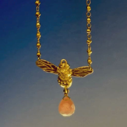 MediSpa Choto | Bronze Bee Necklace Strawberry Quartz